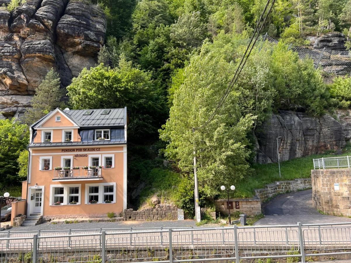 Pension Pod Skalou Hřensko エクステリア 写真